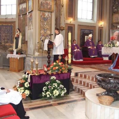 2 noiembrie: Iaşi: Liturghie cu requiem in catedrala "Adormirea Maicii Domnului" şi rugăciuni pentru răposaţi la cimitirul "Eternitatea" din Iaşi
