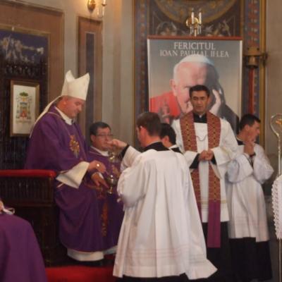 2 noiembrie: Iaşi: Liturghie cu requiem in catedrala "Adormirea Maicii Domnului" şi rugăciuni pentru răposaţi la cimitirul "Eternitatea" din Iaşi