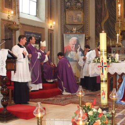 2 noiembrie: Iaşi: Liturghie cu requiem in catedrala "Adormirea Maicii Domnului" şi rugăciuni pentru răposaţi la cimitirul "Eternitatea" din Iaşi