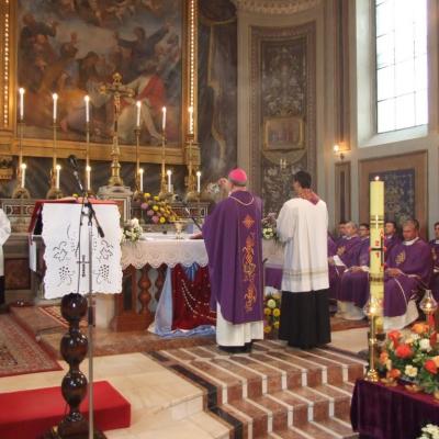 2 noiembrie: Iaşi: Liturghie cu requiem in catedrala "Adormirea Maicii Domnului" şi rugăciuni pentru răposaţi la cimitirul "Eternitatea" din Iaşi