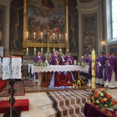 2 noiembrie: Iaşi: Liturghie cu requiem in catedrala "Adormirea Maicii Domnului" şi rugăciuni pentru răposaţi la cimitirul "Eternitatea" din Iaşi