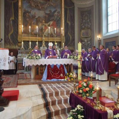 2 noiembrie: Iaşi: Liturghie cu requiem in catedrala "Adormirea Maicii Domnului" şi rugăciuni pentru răposaţi la cimitirul "Eternitatea" din Iaşi
