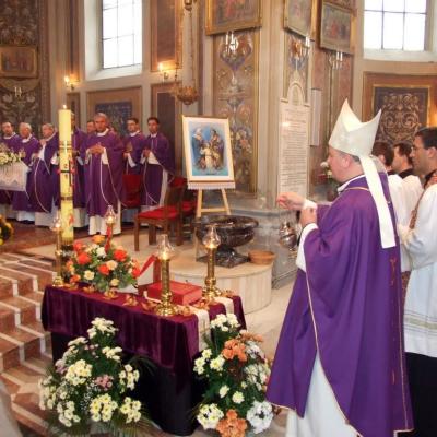 2 noiembrie: Iaşi: Liturghie cu requiem in catedrala "Adormirea Maicii Domnului" şi rugăciuni pentru răposaţi la cimitirul "Eternitatea" din Iaşi