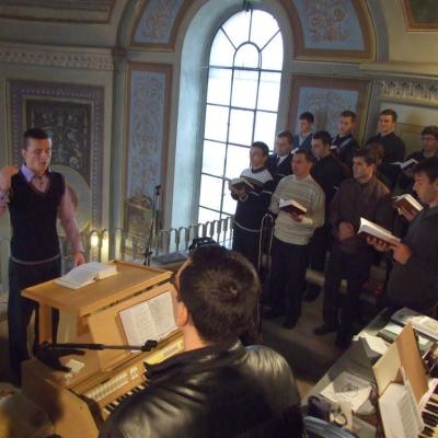 2 noiembrie: Iaşi: Liturghie cu requiem in catedrala "Adormirea Maicii Domnului" şi rugăciuni pentru răposaţi la cimitirul "Eternitatea" din Iaşi