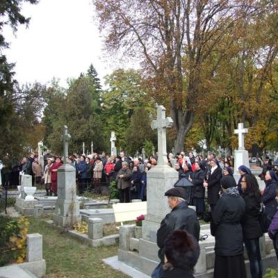 2 noiembrie: Iaşi: Liturghie cu requiem in catedrala "Adormirea Maicii Domnului" şi rugăciuni pentru răposaţi la cimitirul "Eternitatea" din Iaşi