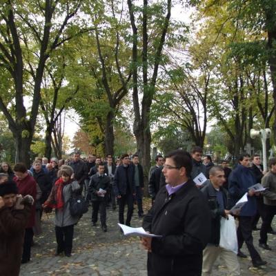 2 noiembrie: Iaşi: Liturghie cu requiem in catedrala "Adormirea Maicii Domnului" şi rugăciuni pentru răposaţi la cimitirul "Eternitatea" din Iaşi