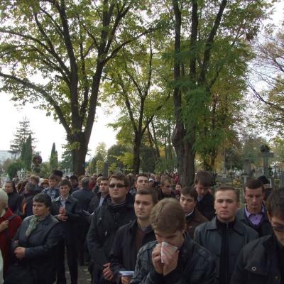 2 noiembrie: Iaşi: Liturghie cu requiem in catedrala "Adormirea Maicii Domnului" şi rugăciuni pentru răposaţi la cimitirul "Eternitatea" din Iaşi