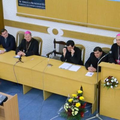 26 noiembrie: Iaşi: La 55 de ani de la redeschiderea secţiei române a Institutului Teologic Romano-Catolic