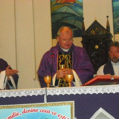 3 decembrie: Moineşti: Episcopul Aurel Percă la depunerea adeziunii în Acţiunea Catolică