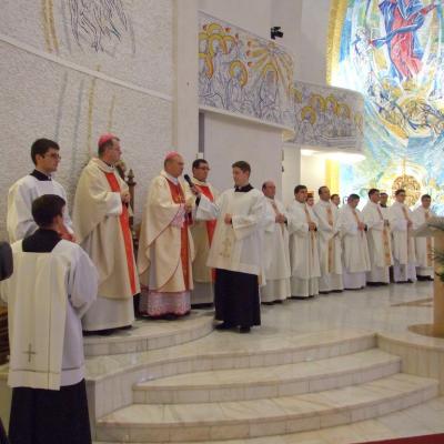 8 decembrie: Iaşi: Au fost sfinţiţi 14 diaconi