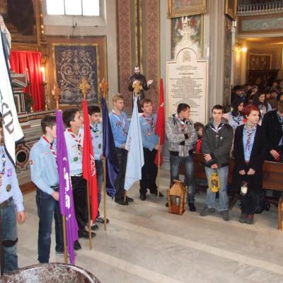 17 decembrie: Iaşi: Ceremonia distribuirii Luminii păcii de la Betleem