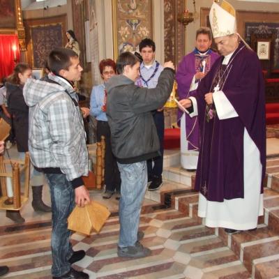17 decembrie: Iaşi: Ceremonia distribuirii Luminii păcii de la Betleem