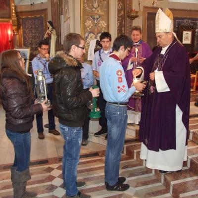 17 decembrie: Iaşi: Ceremonia distribuirii Luminii păcii de la Betleem