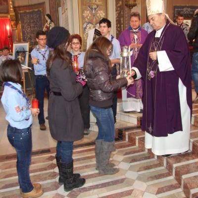 17 decembrie: Iaşi: Ceremonia distribuirii Luminii păcii de la Betleem
