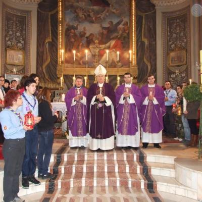 17 decembrie: Iaşi: Ceremonia distribuirii Luminii păcii de la Betleem