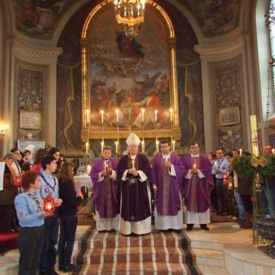 17 decembrie: Iaşi: Ceremonia distribuirii Luminii păcii de la Betleem