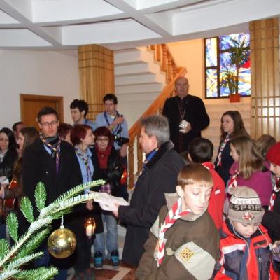 17 decembrie: Iaşi: Ceremonia distribuirii Luminii păcii de la Betleem