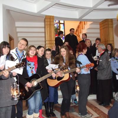 17 decembrie: Iaşi: Ceremonia distribuirii Luminii păcii de la Betleem