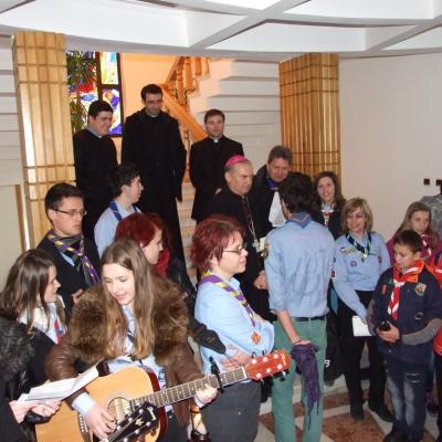 17 decembrie: Iaşi: Ceremonia distribuirii Luminii păcii de la Betleem