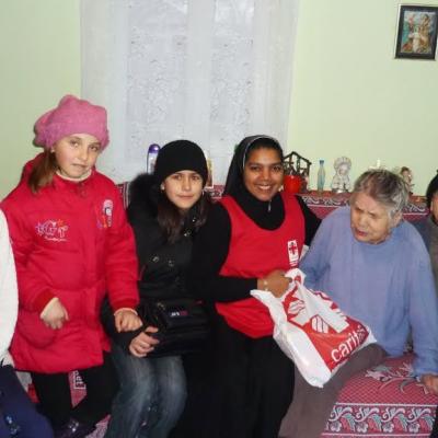 21 decembrie: Oţeleni: Dumnezeu e cu noi şi ne iubeşte