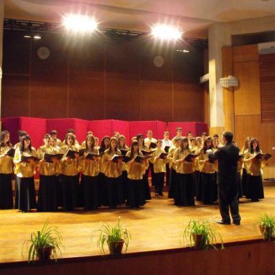 22 decembrie 2011: Oneşti: În aşteptarea Crăciunului, la Liceul Teologic "Fericitul Ieremia"