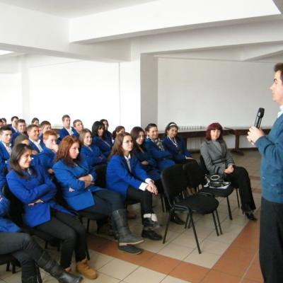 22 decembrie 2011: Oneşti: În aşteptarea Crăciunului, la Liceul Teologic "Fericitul Ieremia"