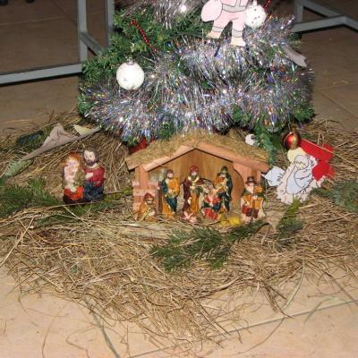 22 decembrie 2011: Oneşti: În aşteptarea Crăciunului, la Liceul Teologic "Fericitul Ieremia"