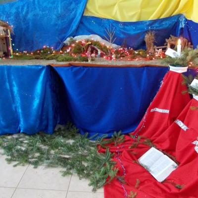 22 decembrie 2011: Oneşti: În aşteptarea Crăciunului, la Liceul Teologic "Fericitul Ieremia"