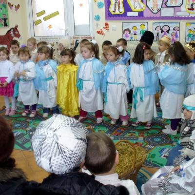 22 decembrie: Iugani: Serbare de Crăciun la Grădiniţa "Sfântul Nicolae"