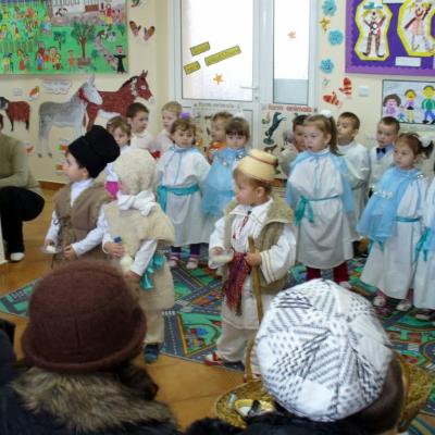 22 decembrie: Iugani: Serbare de Crăciun la Grădiniţa "Sfântul Nicolae"