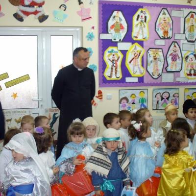 22 decembrie: Iugani: Serbare de Crăciun la Grădiniţa "Sfântul Nicolae"