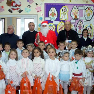 22 decembrie: Iugani: Serbare de Crăciun la Grădiniţa "Sfântul Nicolae"