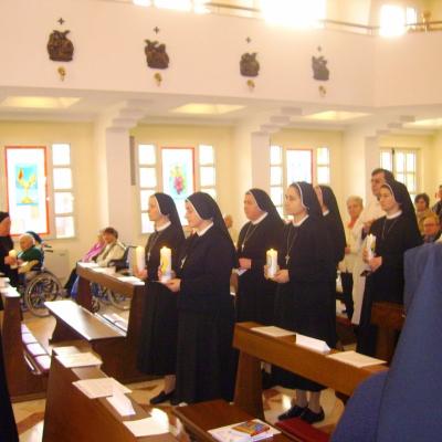 6 ianuarie: Iaşi: Reînnoirea voturilor a 12 surori din Congregaţia ”Fiicele Sfintei Maria a Divinei Providenţe”