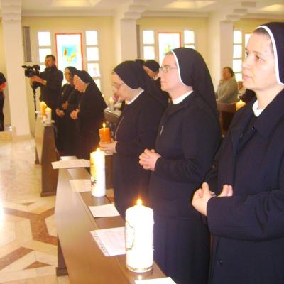 6 ianuarie: Iaşi: Reînnoirea voturilor a 12 surori din Congregaţia ”Fiicele Sfintei Maria a Divinei Providenţe”