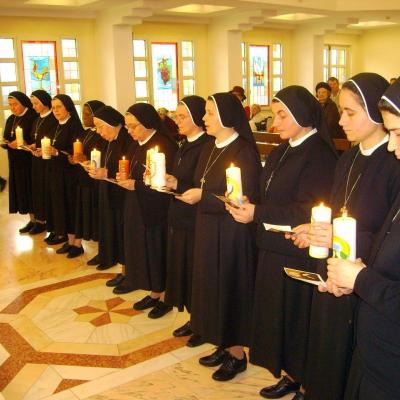 6 ianuarie: Iaşi: Reînnoirea voturilor a 12 surori din Congregaţia ”Fiicele Sfintei Maria a Divinei Providenţe”