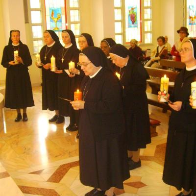 6 ianuarie: Iaşi: Reînnoirea voturilor a 12 surori din Congregaţia ”Fiicele Sfintei Maria a Divinei Providenţe”