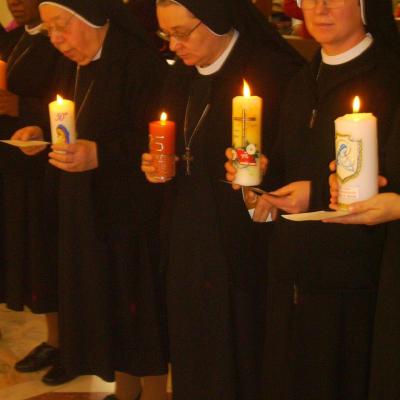 6 ianuarie: Iaşi: Reînnoirea voturilor a 12 surori din Congregaţia ”Fiicele Sfintei Maria a Divinei Providenţe”