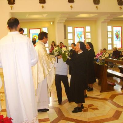 6 ianuarie: Iaşi: Reînnoirea voturilor a 12 surori din Congregaţia ”Fiicele Sfintei Maria a Divinei Providenţe”