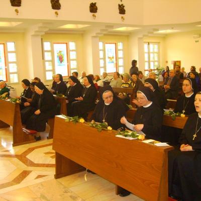 6 ianuarie: Iaşi: Reînnoirea voturilor a 12 surori din Congregaţia ”Fiicele Sfintei Maria a Divinei Providenţe”