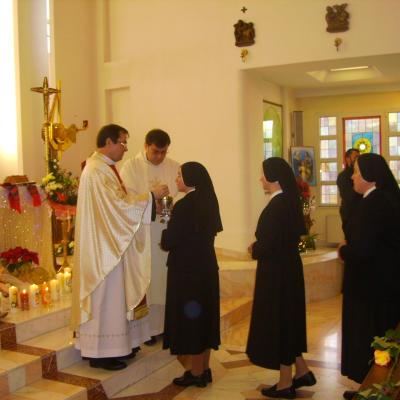 6 ianuarie: Iaşi: Reînnoirea voturilor a 12 surori din Congregaţia ”Fiicele Sfintei Maria a Divinei Providenţe”
