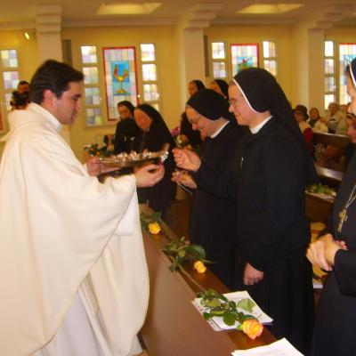 6 ianuarie: Iaşi: Reînnoirea voturilor a 12 surori din Congregaţia ”Fiicele Sfintei Maria a Divinei Providenţe”