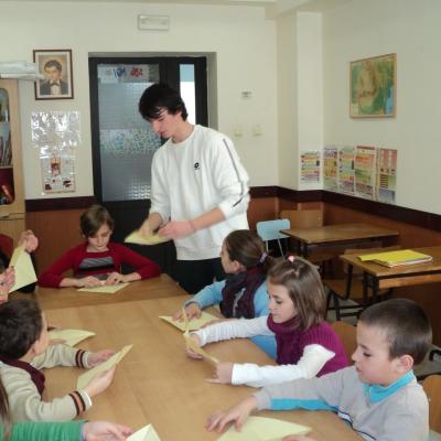 28 ianuarie: Bacău: Turneu de ping-pong şi programul "Micii artişti"