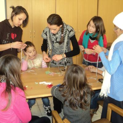 28 ianuarie: Bacău: Turneu de ping-pong şi programul "Micii artişti"