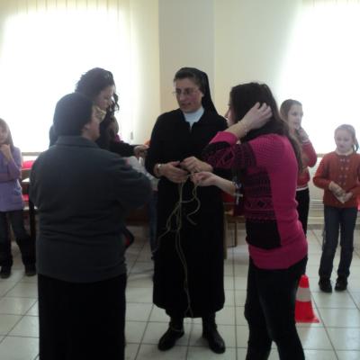 28 ianuarie: Bacău: Turneu de ping-pong şi programul "Micii artişti"