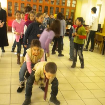 28 ianuarie: Bacău: Turneu de ping-pong şi programul "Micii artişti"