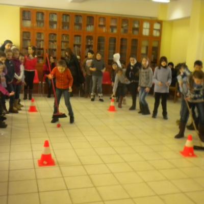 28 ianuarie: Bacău: Turneu de ping-pong şi programul "Micii artişti"