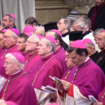 18-19 februarie: Roma: Cardinalul îmbrăcat cu tunică neagră