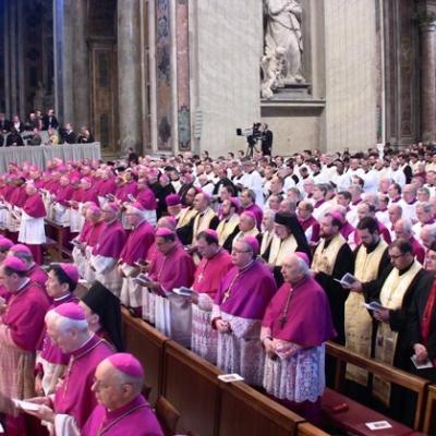 18-19 februarie: Roma: Cardinalul îmbrăcat cu tunică neagră