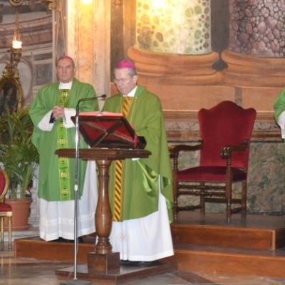 18-19 februarie: Roma: Cardinalul îmbrăcat cu tunică neagră
