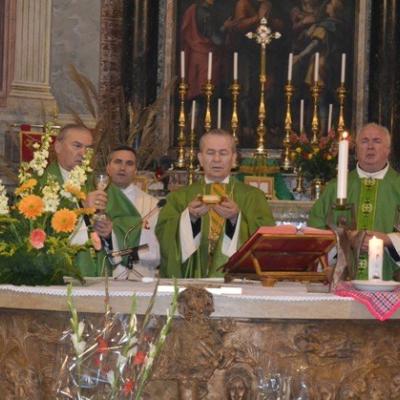 18-19 februarie: Roma: Cardinalul îmbrăcat cu tunică neagră